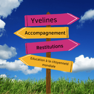panneaux avec les inscriptions : yvelines, accompagnement, restitutions et éducation à la citoyenneté mondiale.